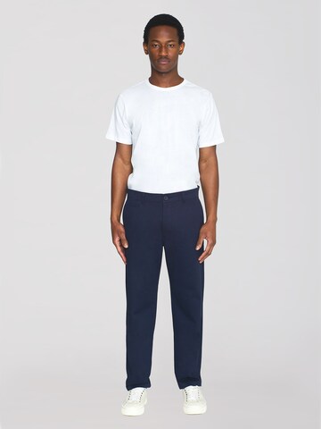 KnowledgeCotton Apparel Regular Chino 'Chuk' in Blauw