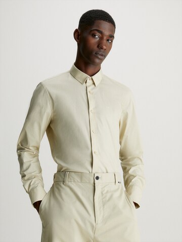 Coupe slim Chemise Calvin Klein en vert : devant