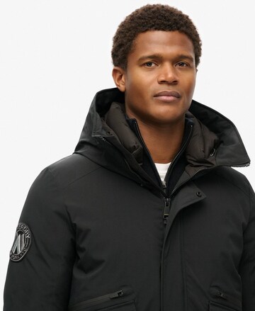 Superdry Tussenjas in Zwart