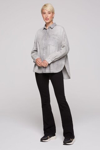 Soccx Bluse in Grau