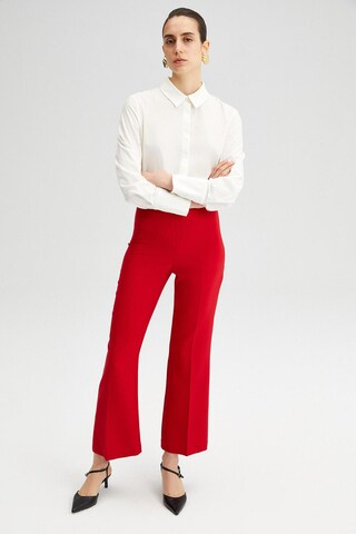 Touche Prive Boot cut Pleated Pants in Red