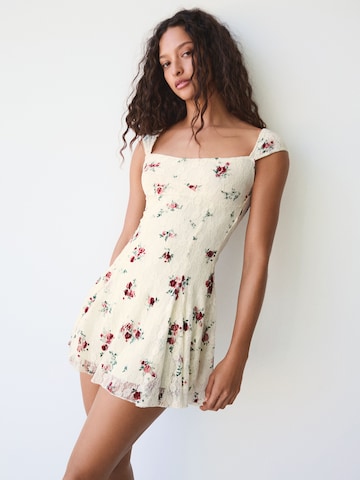 Abito da cocktail di Bershka in beige: frontale