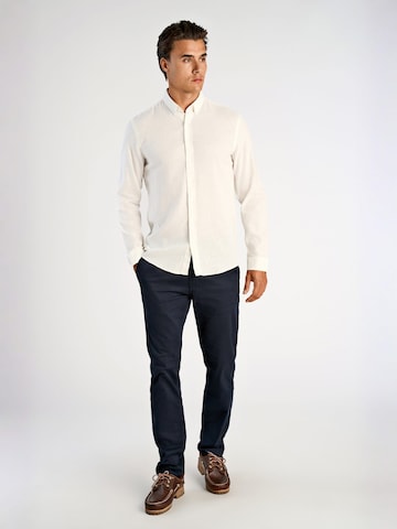 Coupe regular Chemise Lindbergh en blanc