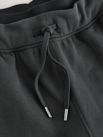 Next - Pierna ancha Pantalón deportivo 'Active' en gris