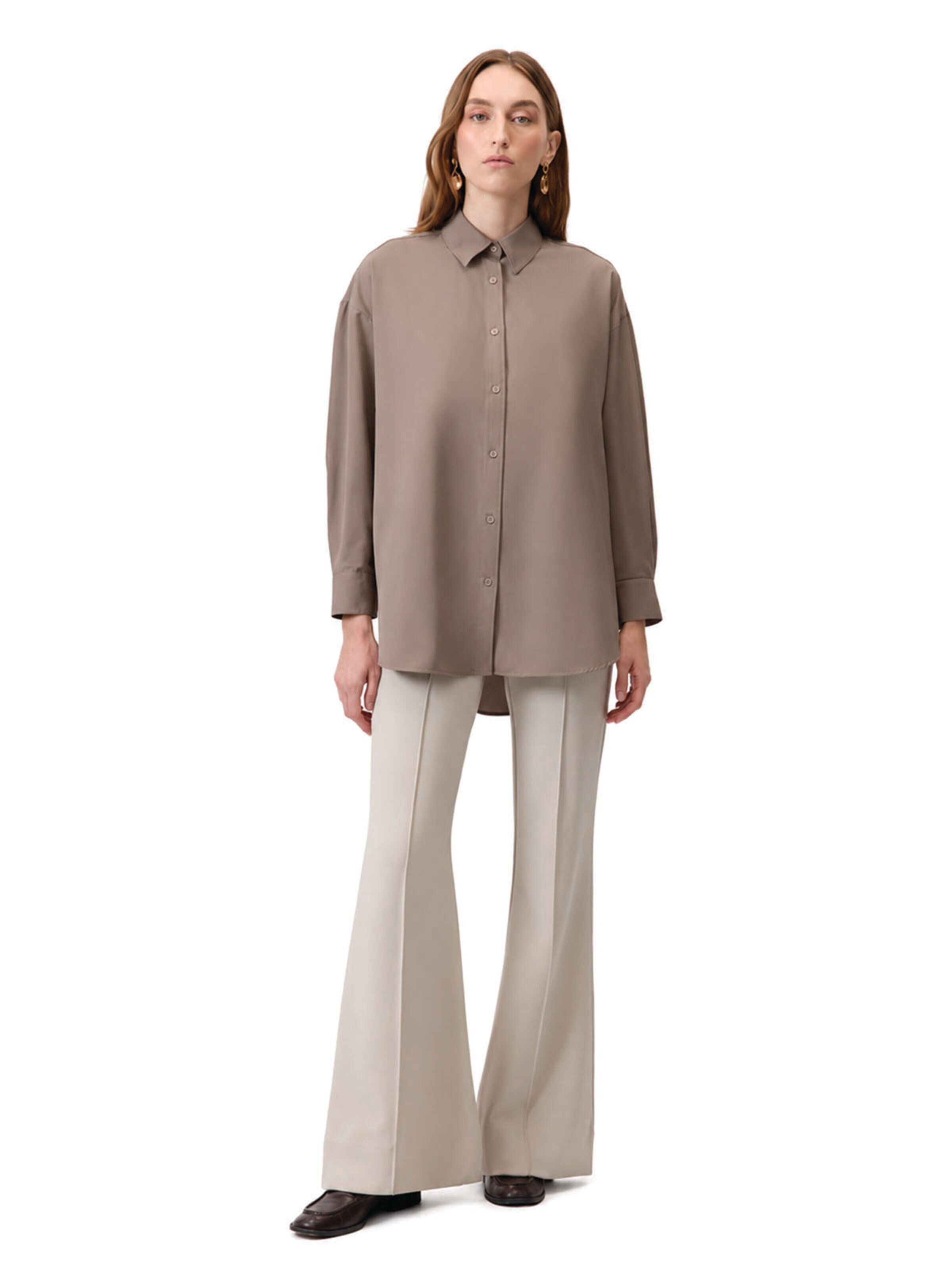 T-shirt 'Oversized Poplin Shirt' Touché Privé en beige : devant