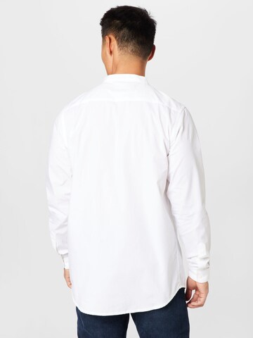 Coupe regular Chemise 'AMIT' MELAWEAR en blanc