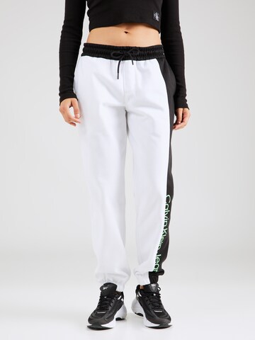 Tapered Pantaloni di Calvin Klein Jeans in bianco: frontale