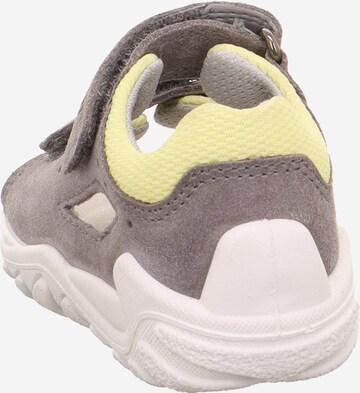 SUPERFIT - Sandalias 'Flow' en gris