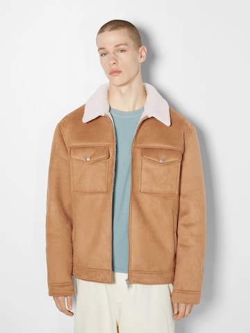 BershkaPrijelazna jakna - smeđa boja: prednji dio