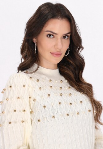 Pullover di faina in bianco