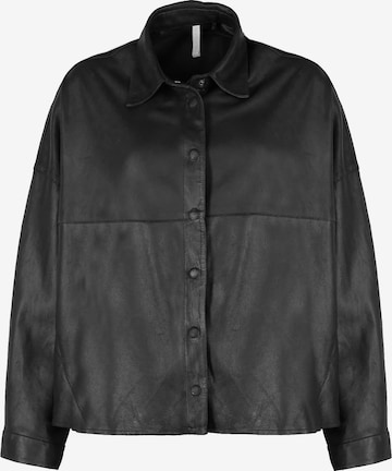 JAGGER & EVANS Between-Season Jacket in Black: front