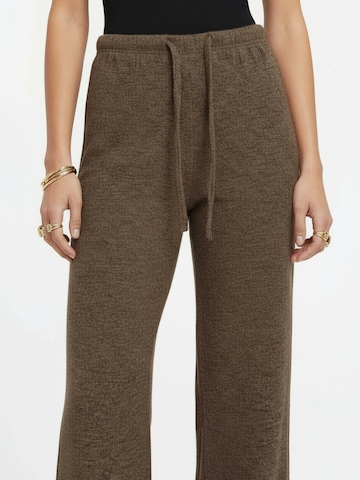 studioselect Regular Housut 'Sofie' värissä ruskea