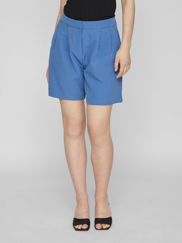 VILA Regular Pleat-Front Pants 'KAMMA' in Blue: front