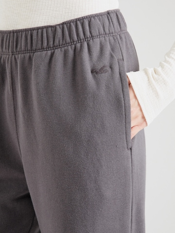 HOLLISTER Wide Leg Hose in Grau
