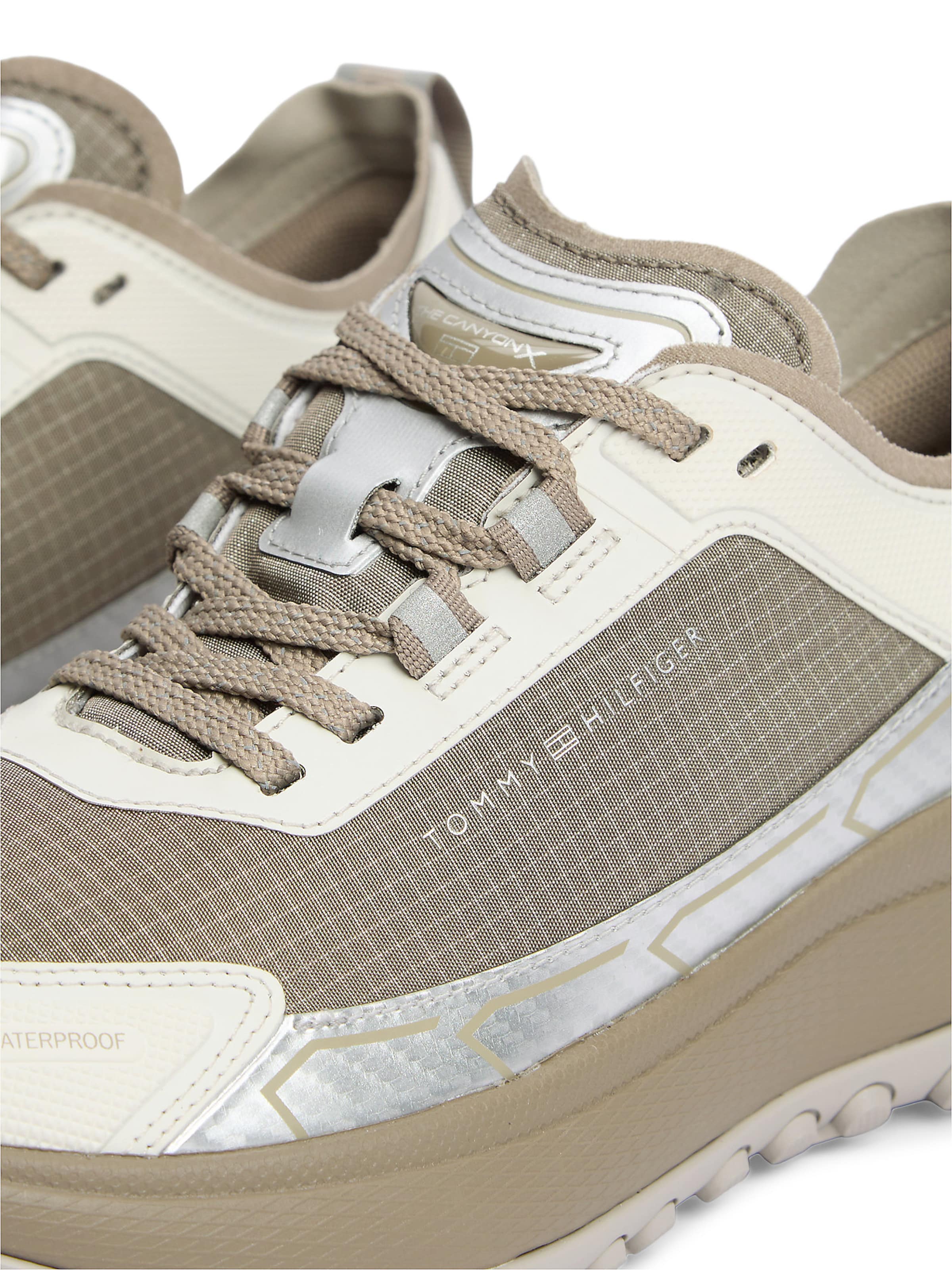 Baskets basses TOMMY HILFIGER en gris