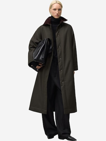 Palton de primăvară-toamnă de la Adolfo Dominguez pe verde