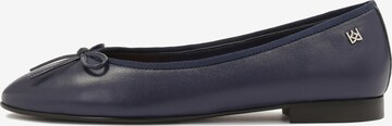 Ballerina di Kazar in blu: frontale