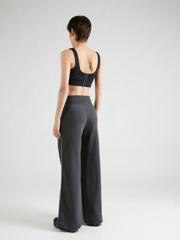 Nike Sportswear Wide leg Broek 'FLC PHX' in Grijs