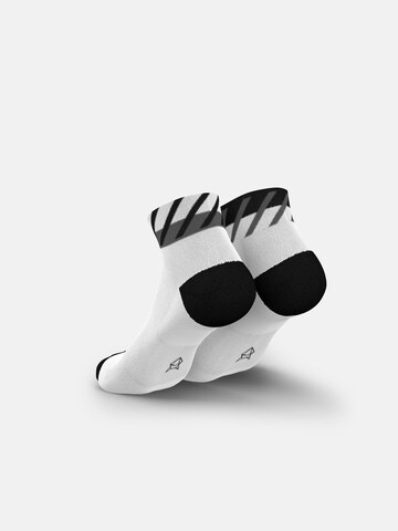 INCYLENCE Athletic Socks 'DISRUPTS SHORT' in White