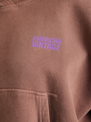 AMERICAN VINTAGE Sweatshirt 'PLIZZY' in Bruin