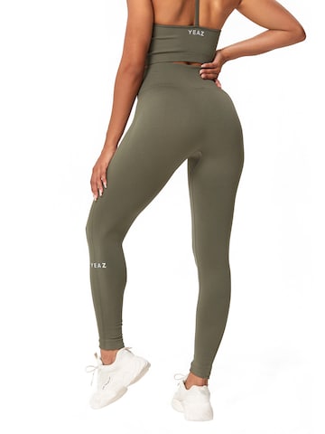 Skinny Pantaloni sportivi 'Charm' di YEAZ in verde