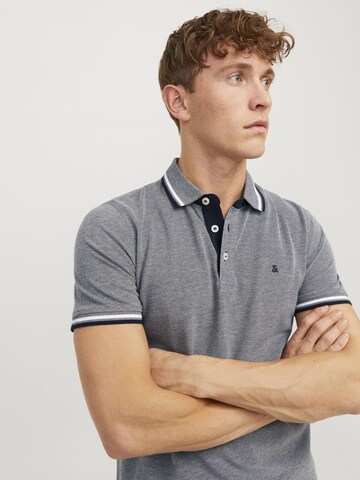 Tricou 'JJEPaulos' de la JACK & JONES pe gri