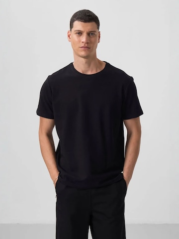 Tommy Life Shirt 'T-Shirts' in Black: front