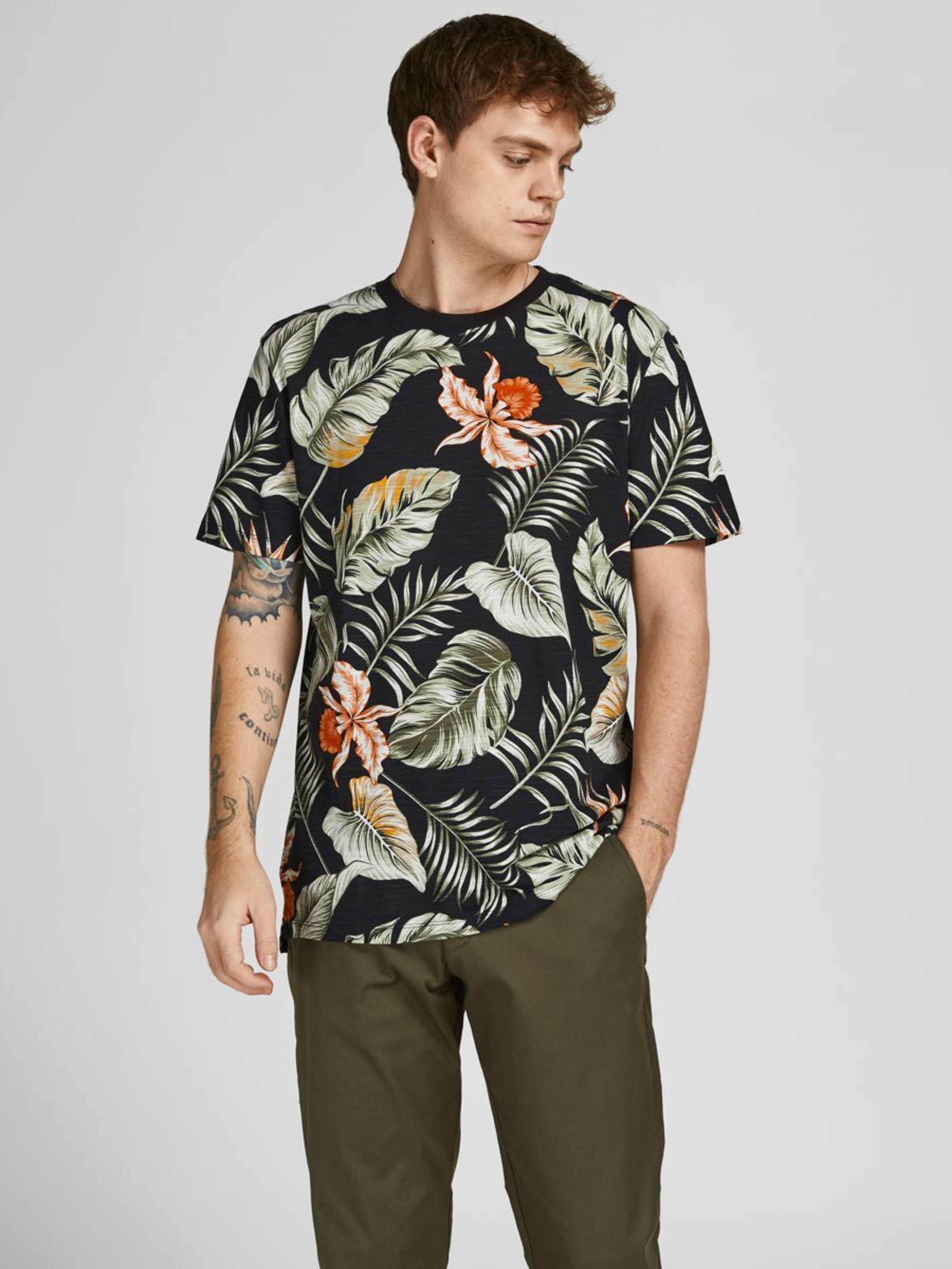 Männer Shirts JACK & JONES T-Shirt in Schwarz - VE80075 Männer Shirts JACK & JONES T-Shirt in Schwarz - VE80075