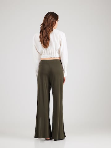 ABOUT YOU Bő szár Nadrág 'Caro' - zöld