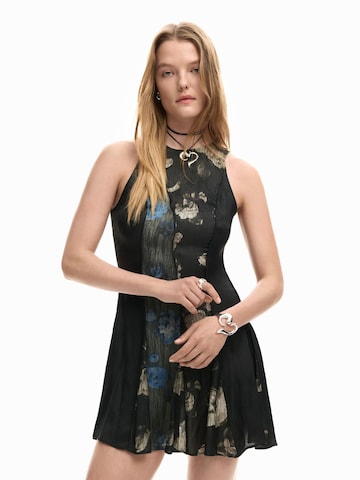 Desigual Mekko värissä musta: etupuoli