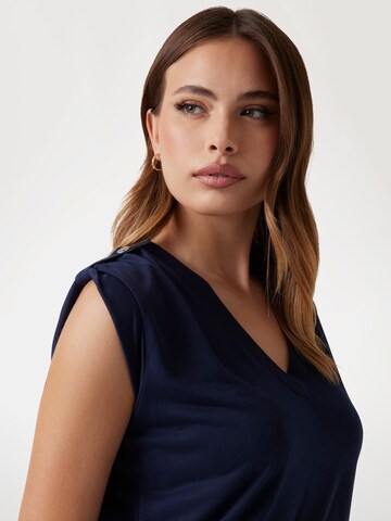 GUESS Top in Blue