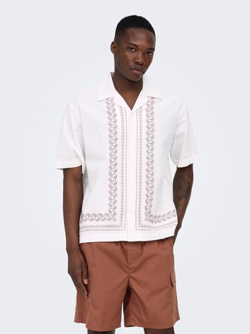 Fit confort Chemise 'ONSNero' Only & Sons en blanc : devant
