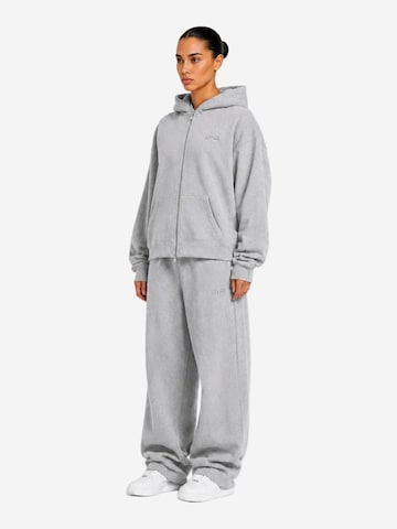 Veste de survêtement 'Zip Hoodie - Grey Melange' 4thD en gris