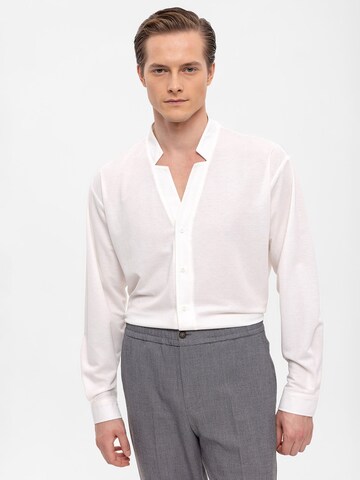 balta Antioch Standartinis modelis Marškiniai: priekis