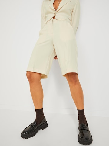 JJXX Regular Trousers with creases 'Mary' in Beige