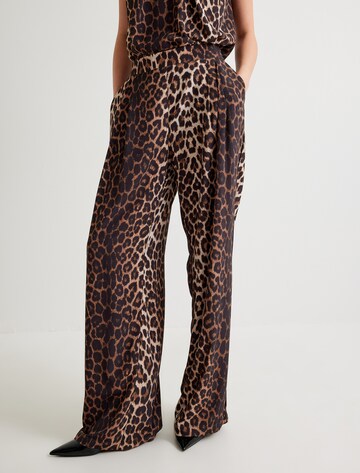 Koton Regular Pleat-front trousers in Brown: front