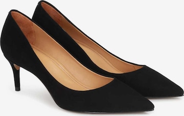 Kazar Pumps in Black