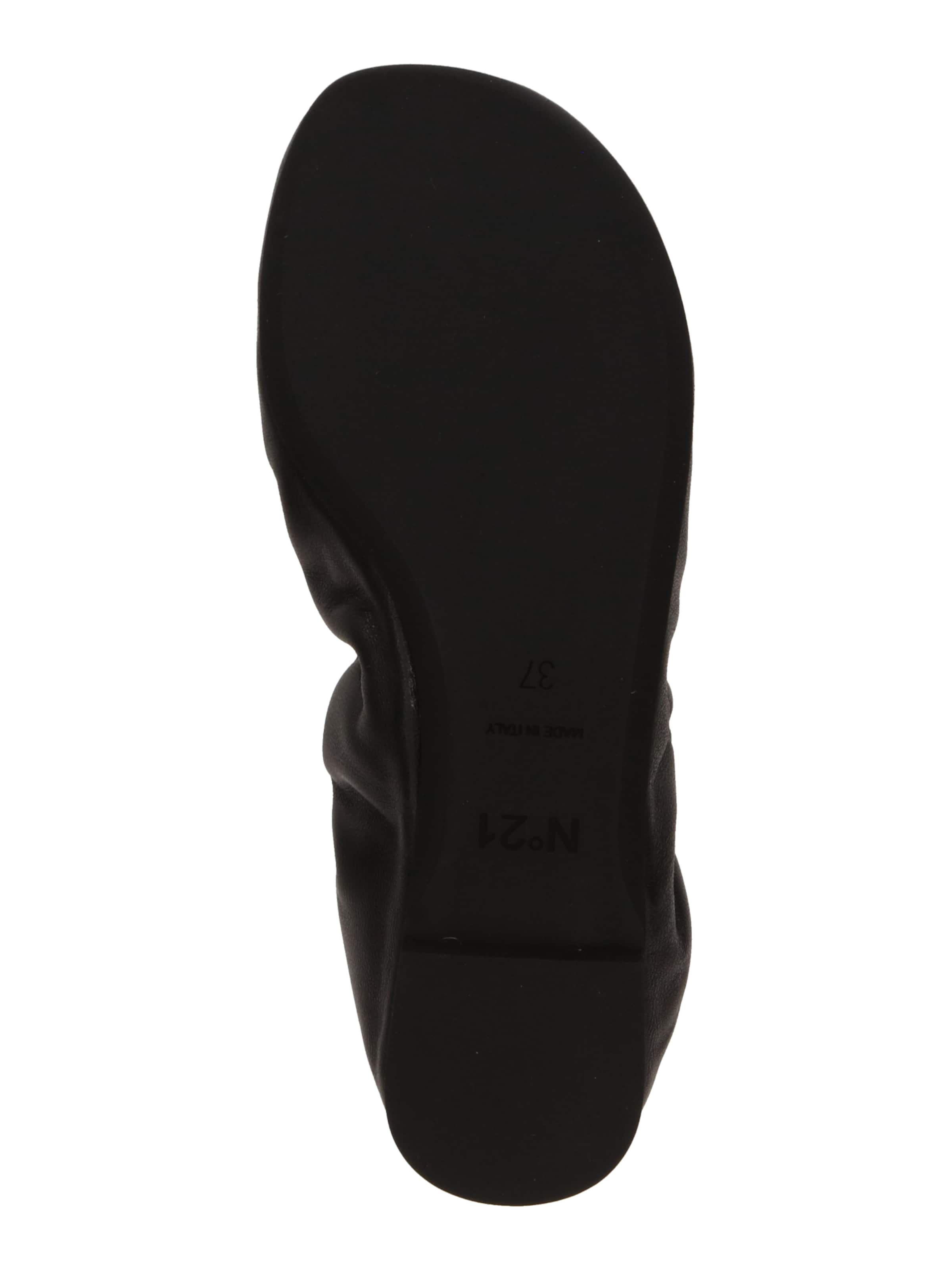 N°21 Ballerina in Schwarz