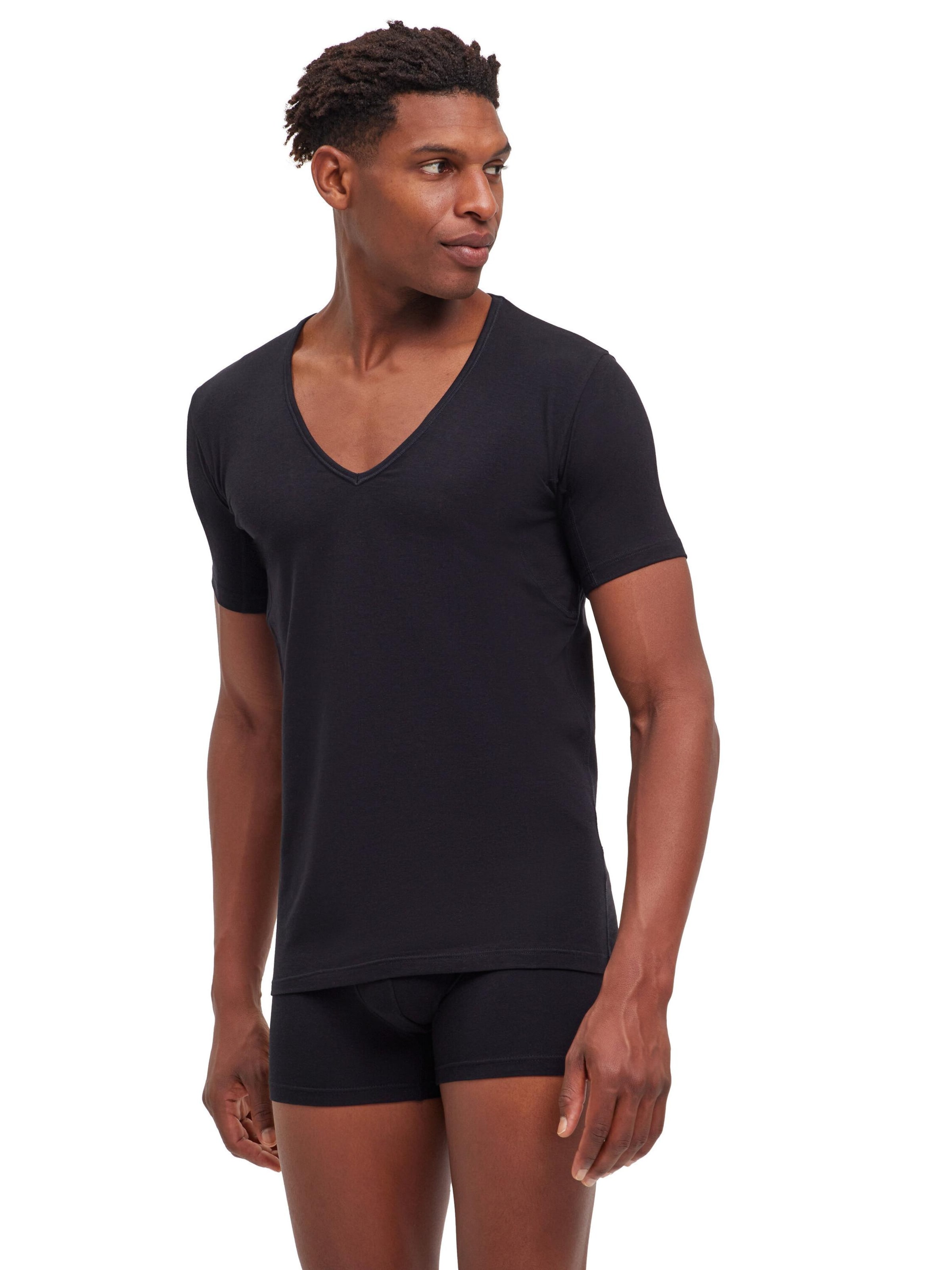 FALKE Undershirt in Black: front