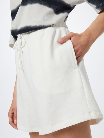 Cotton On Широка кройка Панталон 'CLUBHOUSE' в бяло