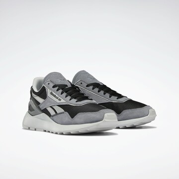 Reebok Sneaker in Grau