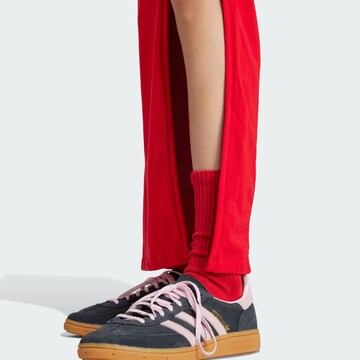 ADIDAS ORIGINALS Jurk 'Adicolor Classics' in Rood