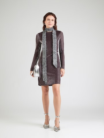 Abito di QS in lilla: frontale