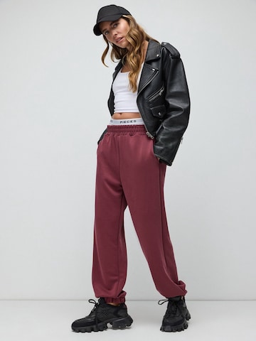 No Matter What Tapered Hose in Rot