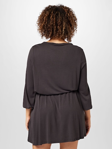 Robe 'Isa' ABOUT YOU Curvy en noir