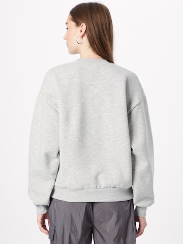 Gina Tricot Sweatshirt 'Riley' in Grau