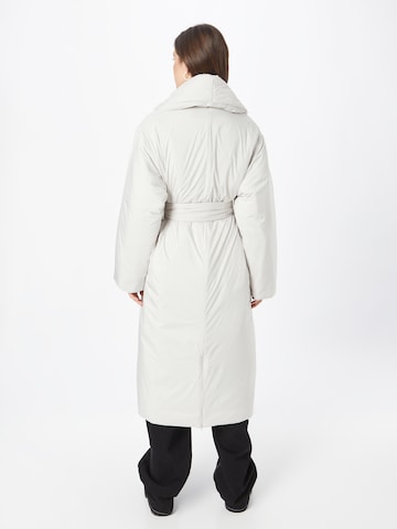 WEEKDAY Płaszcz zimowy 'Zyan' w kolorze biały
