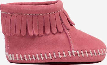 Minnetonka Low shoe in Pink