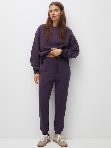 Pull&Bear Tapered Pants in Purple: front