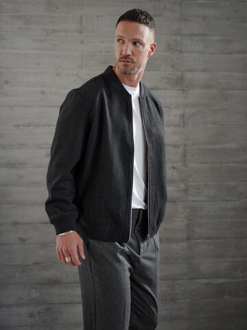 Veste mi-saison 'Essential' DAN FOX APPAREL en gris
